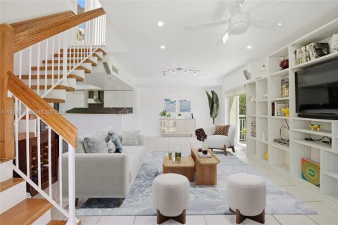 Condominio en venta en Miami Beach, Florida, 2 dormitorios, 104.05 m2 № 2070321 - foto 2