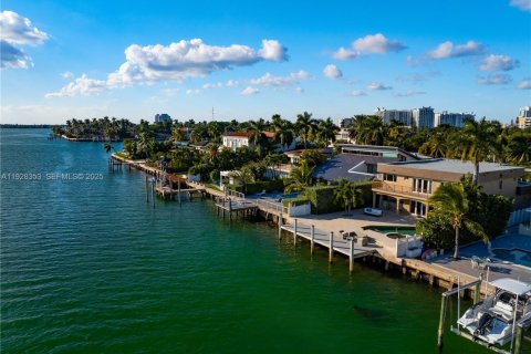 Casa en venta en North Bay Village, Florida, 4 dormitorios, 393.16 m2 № 2054321 - foto 6