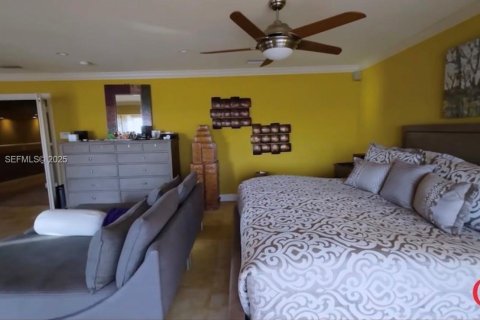 Casa en venta en North Bay Village, Florida, 4 dormitorios, 393.16 m2 № 2054321 - foto 11