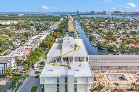 Immobilier commercial à North Miami, Floride № 2088711