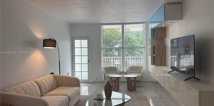 Condominio en Miami Beach, Florida, 1 dormitorio  № 1993865