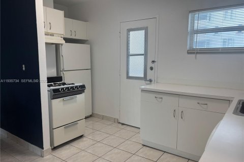 Condominio en venta en Miami Beach, Florida, 1 dormitorio, 67.82 m2 № 1993865 - foto 4