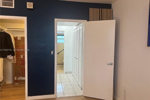 Condominio en venta en Miami Beach, Florida, 1 dormitorio, 67.82 m2 № 1993865 - foto 10