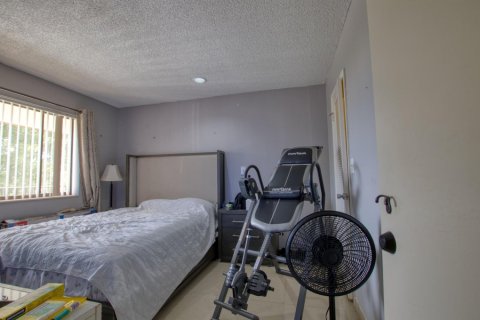 Condo in Lake Worth, Florida, 2 bedrooms  № 1036212 - photo 1