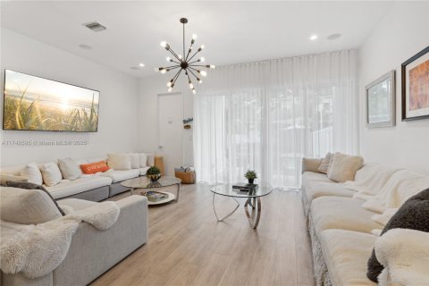 Touwnhouse à louer à Miami, Floride: 4 chambres, 250.84 m2 № 1985345 - photo 27