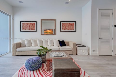 Touwnhouse à louer à Miami, Floride: 4 chambres, 250.84 m2 № 1985345 - photo 15