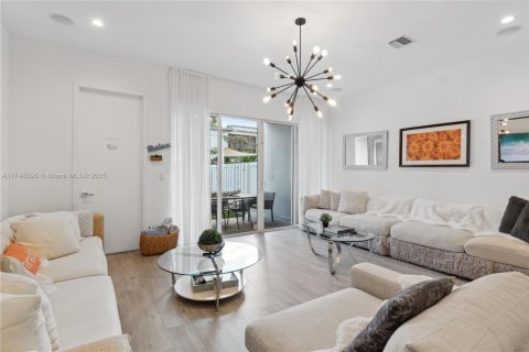 Touwnhouse à louer à Miami, Floride: 4 chambres, 250.84 m2 № 1985345 - photo 12