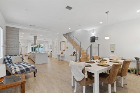 Touwnhouse à louer à Miami, Floride: 4 chambres, 250.84 m2 № 1985345 - photo 3
