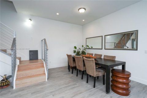 Touwnhouse à louer à Miami, Floride: 4 chambres, 250.84 m2 № 1985345 - photo 2