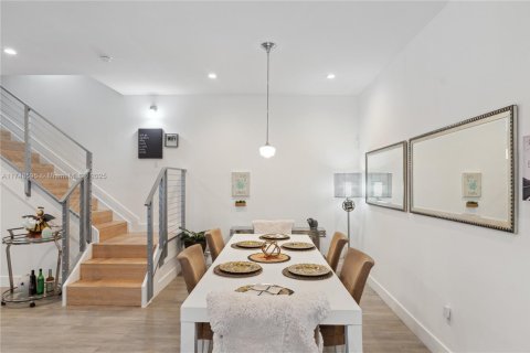 Touwnhouse à louer à Miami, Floride: 4 chambres, 250.84 m2 № 1985345 - photo 22