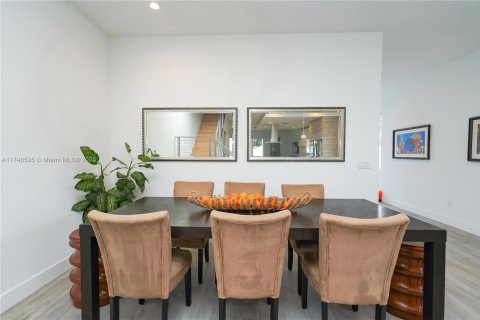 Touwnhouse à louer à Miami, Floride: 4 chambres, 250.84 m2 № 1985345 - photo 30