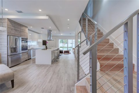 Touwnhouse à louer à Miami, Floride: 4 chambres, 250.84 m2 № 1985345 - photo 13