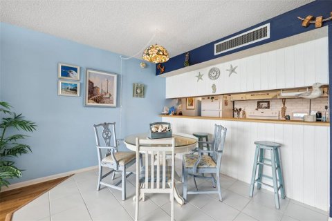 Copropriété à vendre à Clearwater, Floride: 2 chambres, 110.18 m2 № 1572965 - photo 9