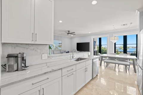 Touwnhouse à vendre à Hypoluxo, Floride: 3 chambres, 273.97 m2 № 2175754 - photo 5