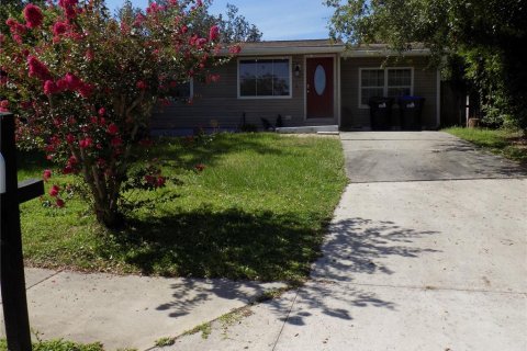 House in Orlando, Florida 3 bedrooms, 114.83 sq.m. № 1843637 - photo 1