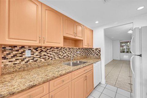 Condominio en venta en Lauderdale Lakes, Florida, 2 dormitorios, 89.19 m2 № 1589299 - foto 11
