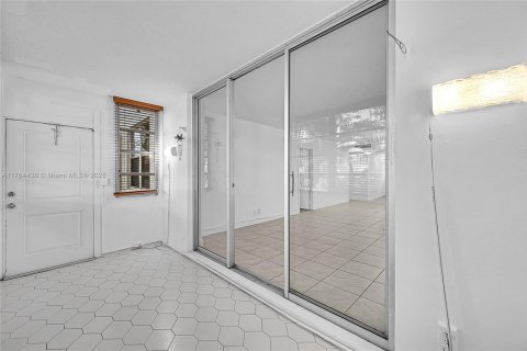 Condominio en venta en Lauderdale Lakes, Florida, 2 dormitorios, 89.19 m2 № 1589299 - foto 27