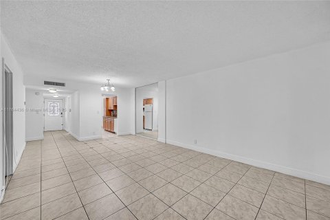 Condominio en venta en Lauderdale Lakes, Florida, 2 dormitorios, 89.19 m2 № 1589299 - foto 7
