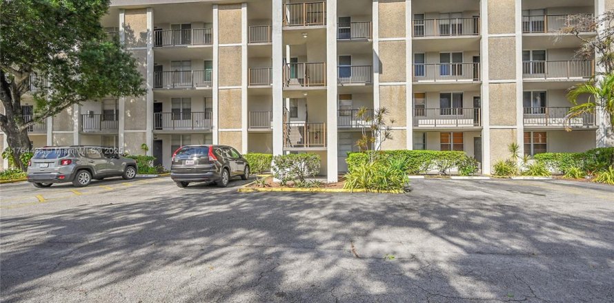 Condominio en Lauderdale Lakes, Florida, 2 dormitorios № 1589299