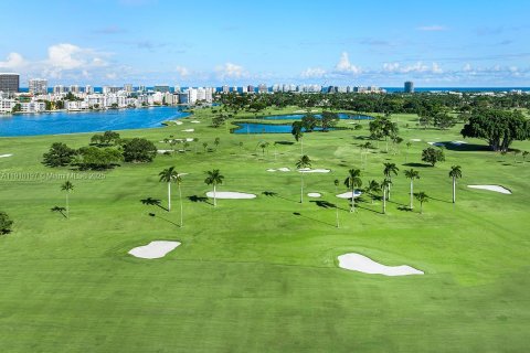 House in Indian Creek, Florida 9 bedrooms, 2590.95 sq.m. № 2018226 - photo 23