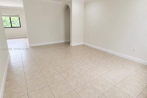 Villa ou maison à louer à Miami Lakes, Floride: 3 chambres, 155.43 m2 № 2076419 - photo 6