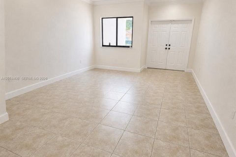 Villa ou maison à louer à Miami Lakes, Floride: 3 chambres, 155.43 m2 № 2076419 - photo 7