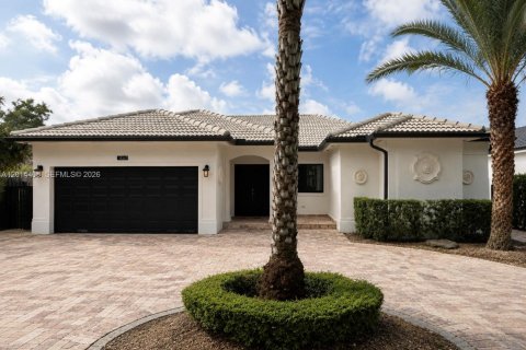 Villa ou maison à louer à Miami Lakes, Floride: 3 chambres, 155.43 m2 № 2076419 - photo 2