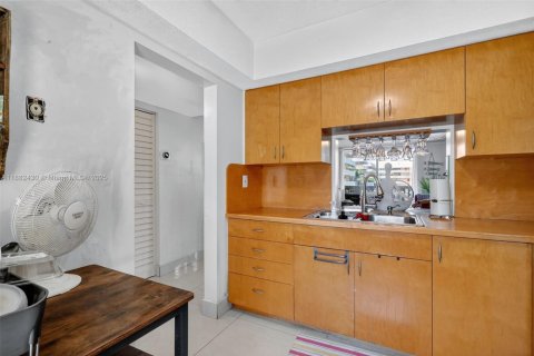 Condominio en alquiler en Hallandale Beach, Florida, 1 dormitorio, 75.9 m2 № 1930157 - foto 14