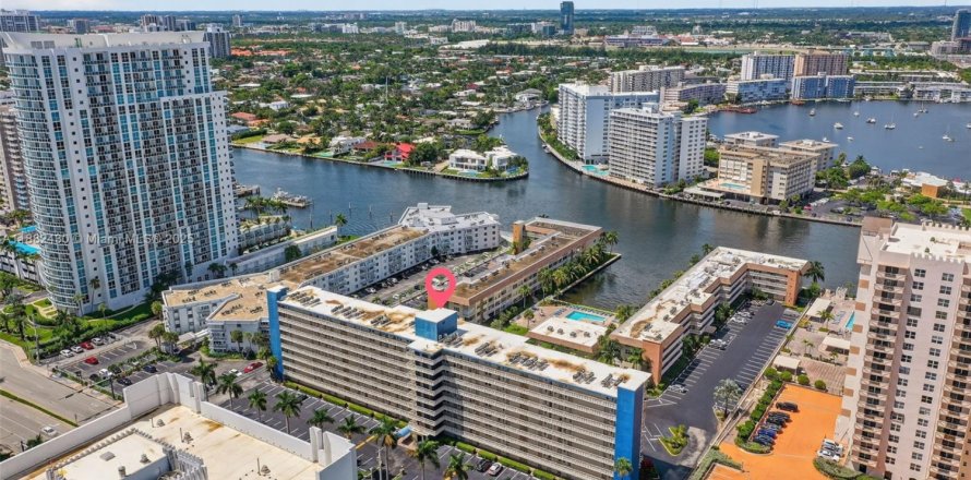 Condominio en Hallandale Beach, Florida, 1 dormitorio № 1930157