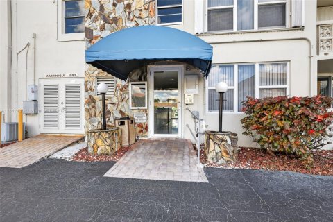 Condominio en alquiler en Hallandale Beach, Florida, 1 dormitorio, 75.9 m2 № 1930157 - foto 7