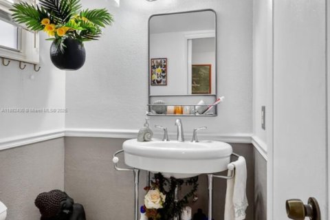 Condominio en alquiler en Hallandale Beach, Florida, 1 dormitorio, 75.9 m2 № 1930157 - foto 16