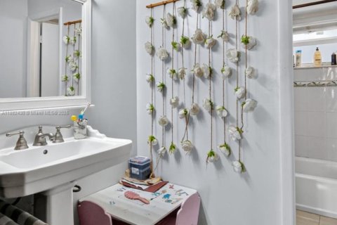 Condominio en alquiler en Hallandale Beach, Florida, 1 dormitorio, 75.9 m2 № 1930157 - foto 26