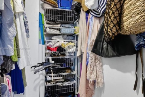 Condominio en alquiler en Hallandale Beach, Florida, 1 dormitorio, 75.9 m2 № 1930157 - foto 24