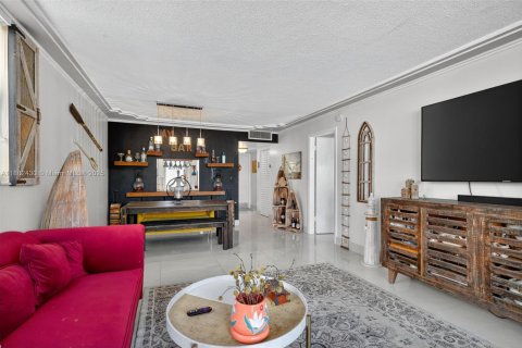 Condominio en alquiler en Hallandale Beach, Florida, 1 dormitorio, 75.9 m2 № 1930157 - foto 18