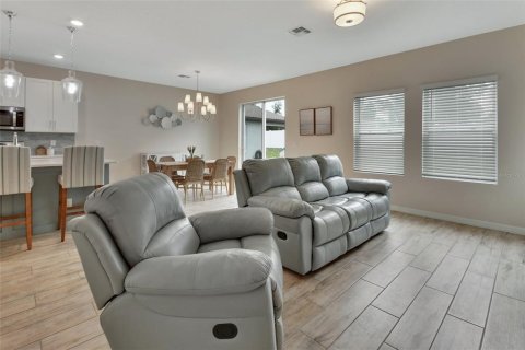 House in DeLand, Florida 5 bedrooms, 262.36 sq.m. № 1844529 - photo 3