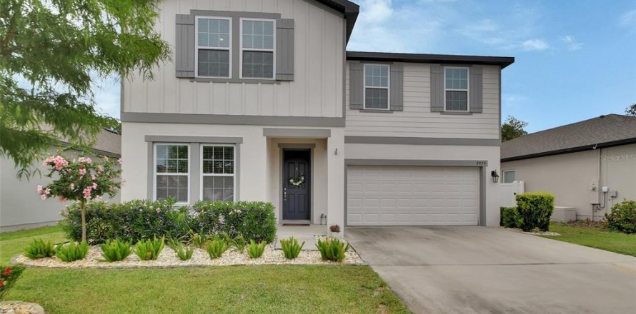 House in DeLand, Florida 5 bedrooms, 262.36 sq.m. № 1844529