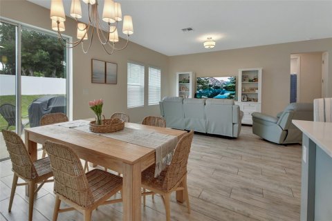 House in DeLand, Florida 5 bedrooms, 262.36 sq.m. № 1844529 - photo 5