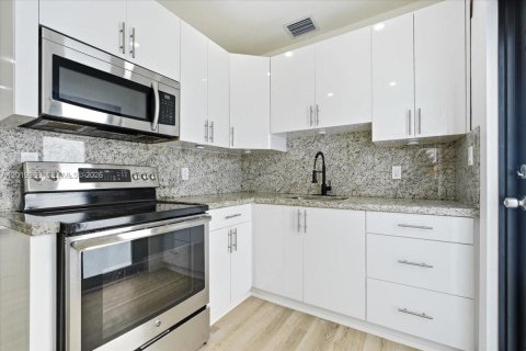 Propiedad comercial en venta en Miami, Florida, 217.67 m2 № 2153856 - foto 11
