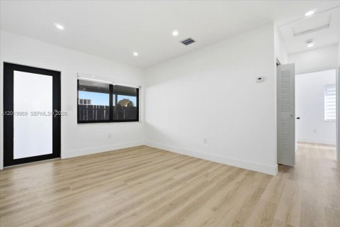 Propiedad comercial en venta en Miami, Florida, 217.67 m2 № 2153856 - foto 9