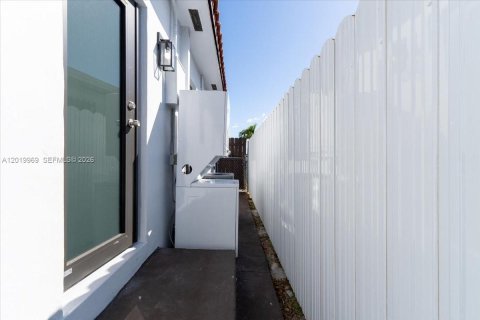 Propiedad comercial en venta en Miami, Florida, 217.67 m2 № 2153856 - foto 13