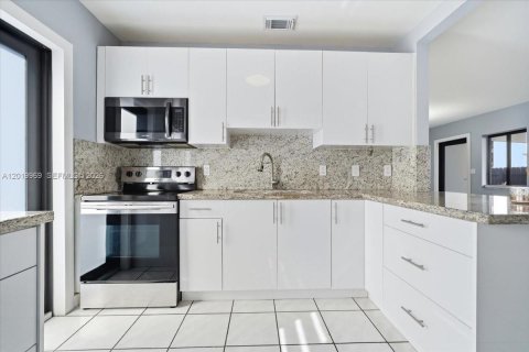 Propiedad comercial en venta en Miami, Florida, 217.67 m2 № 2153856 - foto 26