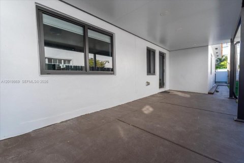 Propiedad comercial en venta en Miami, Florida, 217.67 m2 № 2153856 - foto 22
