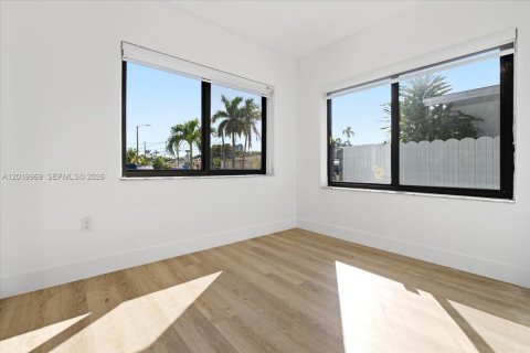 Propiedad comercial en venta en Miami, Florida, 217.67 m2 № 2153856 - foto 19