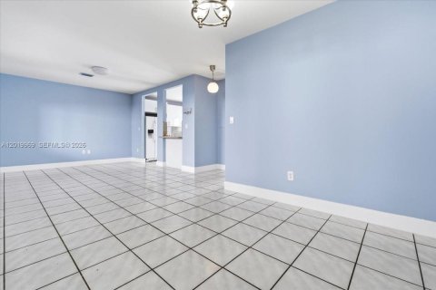 Propiedad comercial en venta en Miami, Florida, 217.67 m2 № 2153856 - foto 24