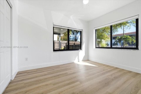 Propiedad comercial en venta en Miami, Florida, 217.67 m2 № 2153856 - foto 17
