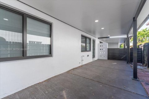 Propiedad comercial en venta en Miami, Florida, 217.67 m2 № 2153856 - foto 6
