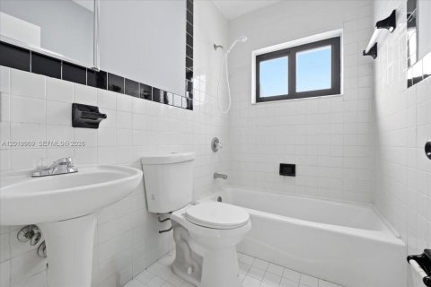 Propiedad comercial en venta en Miami, Florida, 217.67 m2 № 2153856 - foto 25