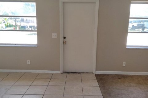 Appartement à louer à Palm Springs, Floride: 1 chambre, 55.74 m2 № 2261780 - photo 2