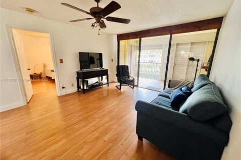 Condo in Plantation, Florida, 2 bedrooms  № 1485086 - photo 17