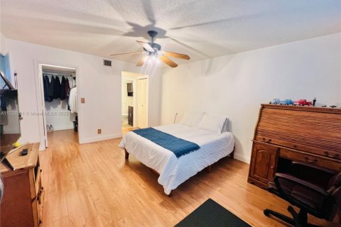 Condo in Plantation, Florida, 2 bedrooms  № 1485086 - photo 19